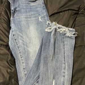 Women's Frayed Hem Blue Jeans